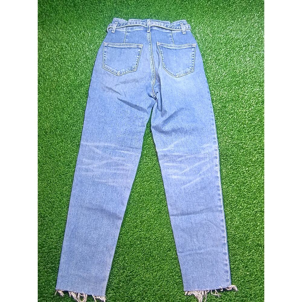 Hollister Ultra High-Rise Mom Jeans - Vintage Stretch - Picture 6 of 7